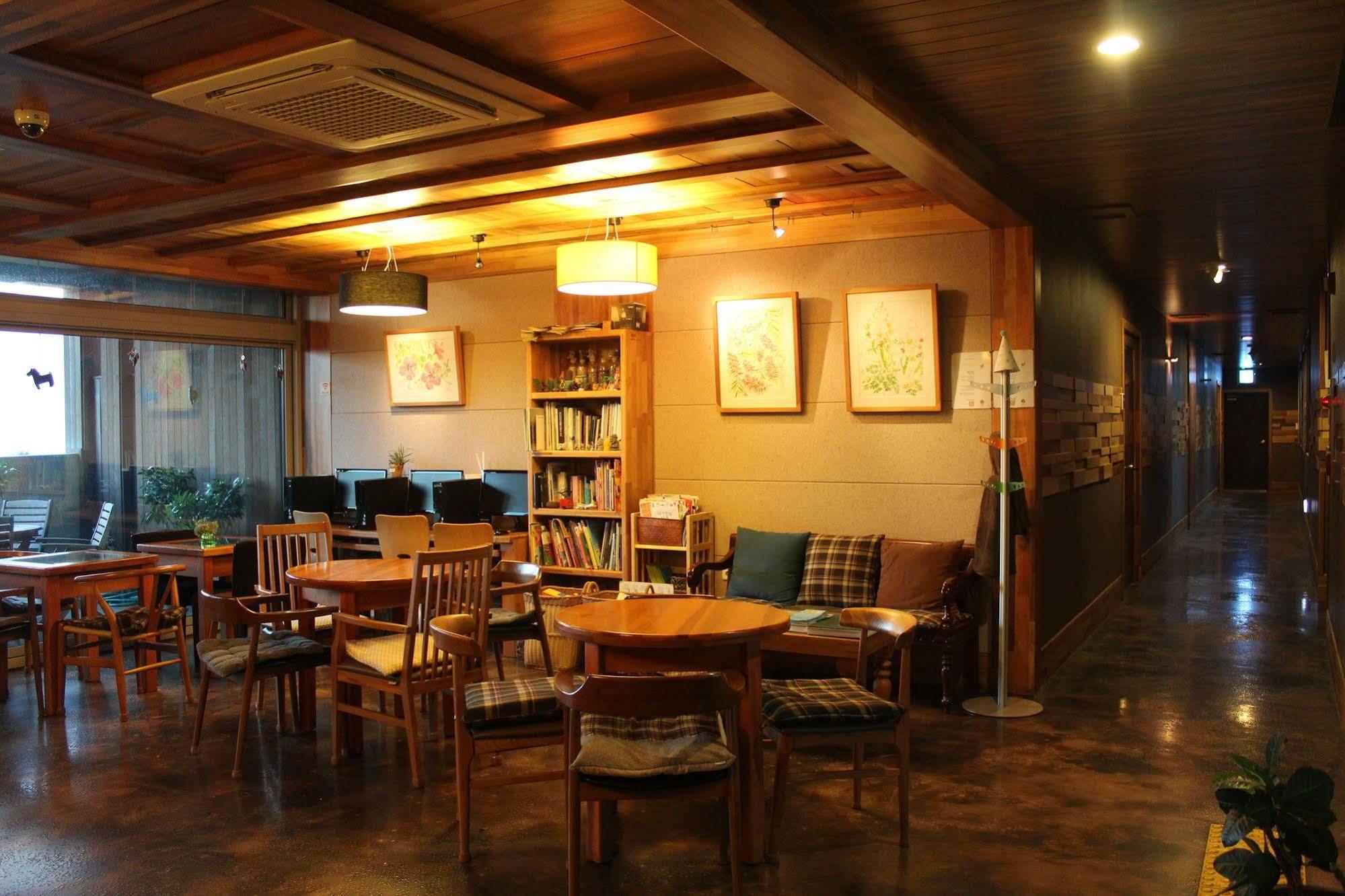 Jeju Eco Suites Seogwipo Ngoại thất bức ảnh
